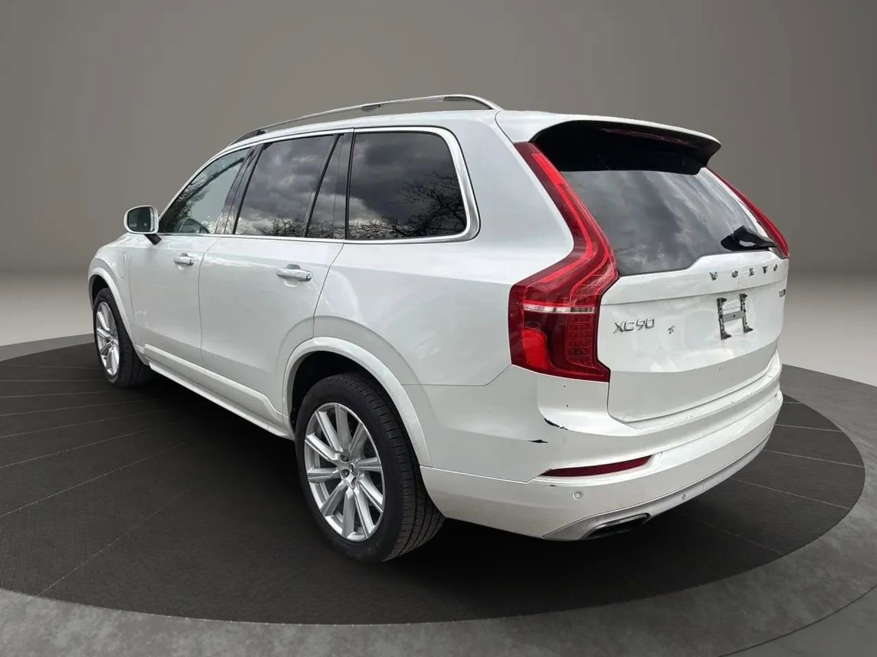 Used 2016 Volvo XC90 T8 Momentum w/ Vision Package image 7
