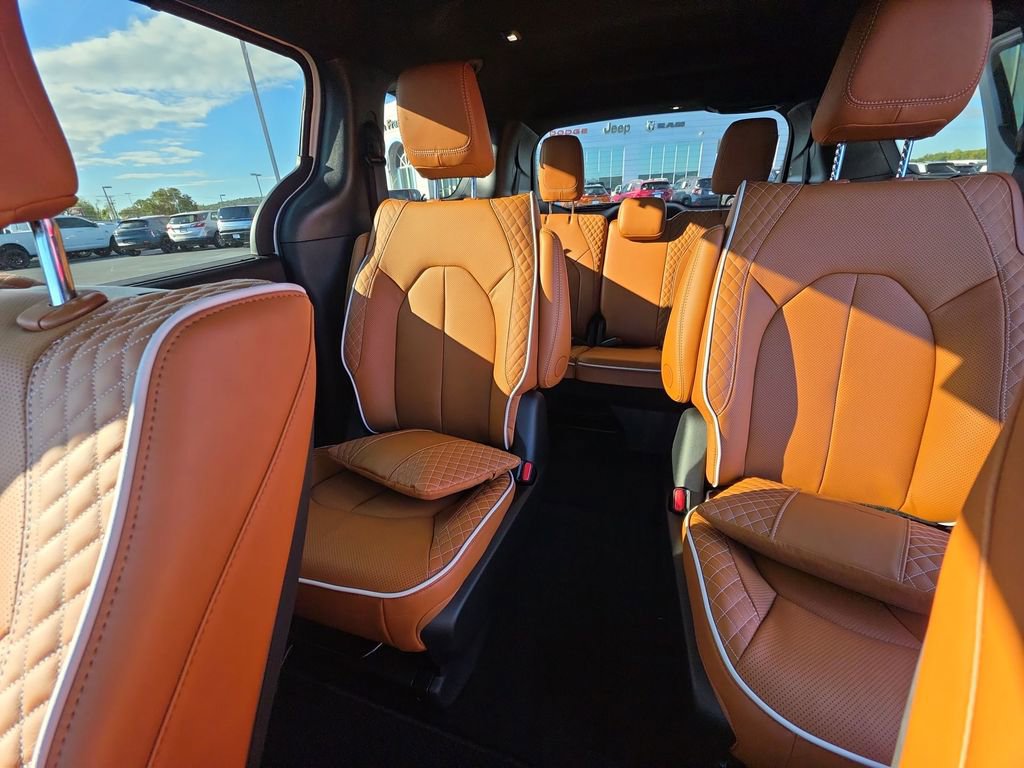 New 2026 Chrysler Pacifica Pinnacle image 23