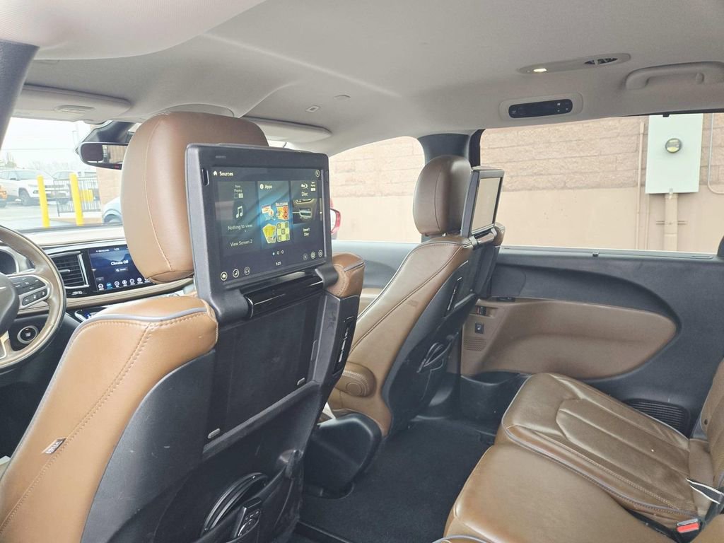 Used 2018 Chrysler Pacifica Limited image 13