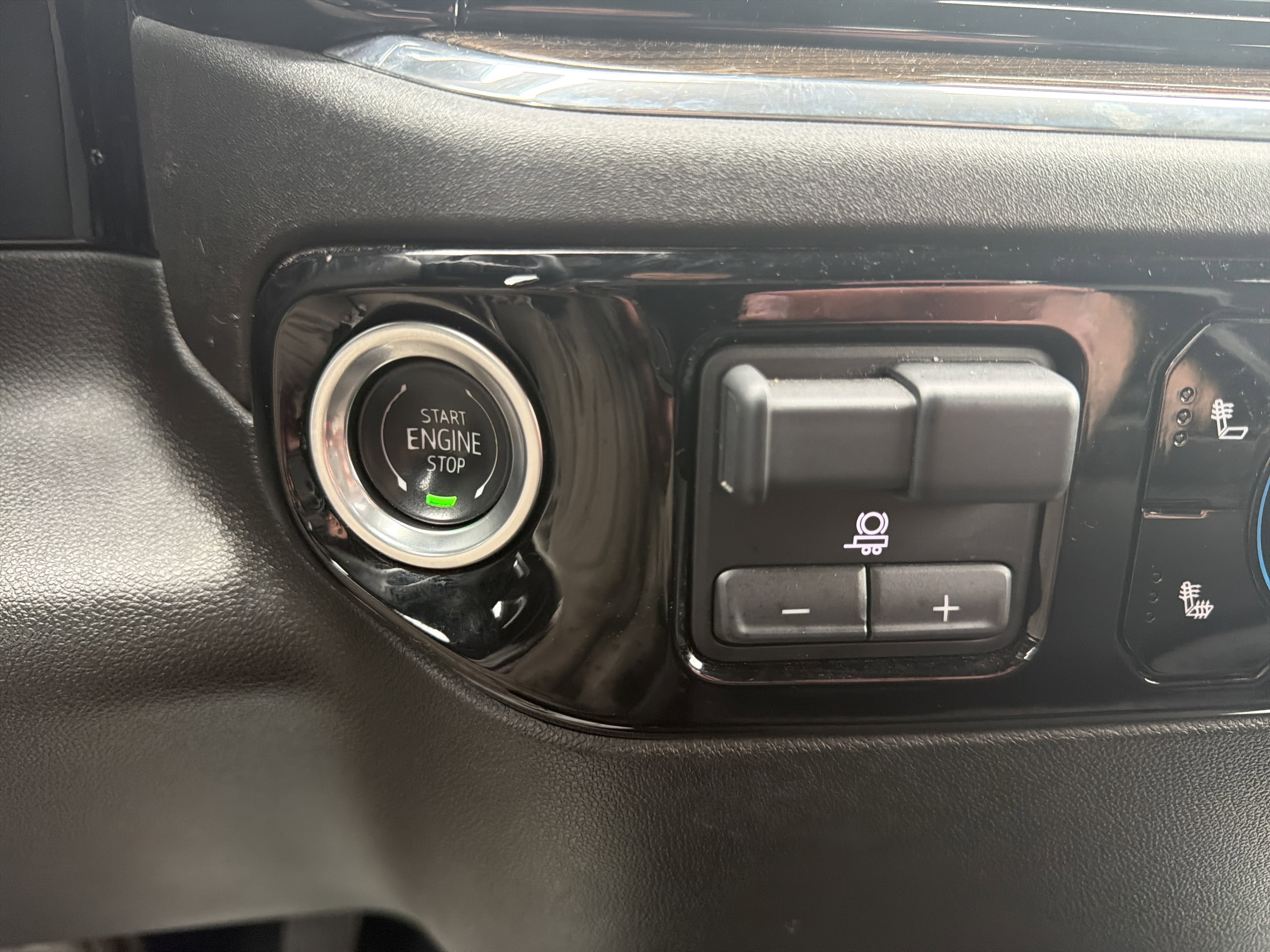 Used 2025 Chevrolet Silverado 1500 LT image 29