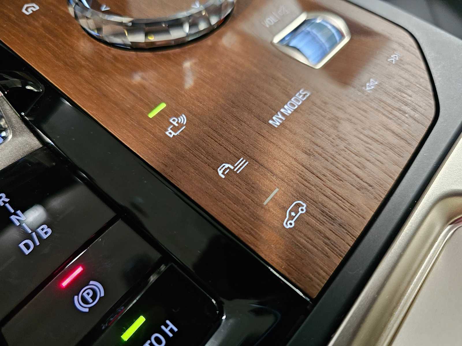 Used 2023 BMW iX xDrive50 w/ Premium Package image 22