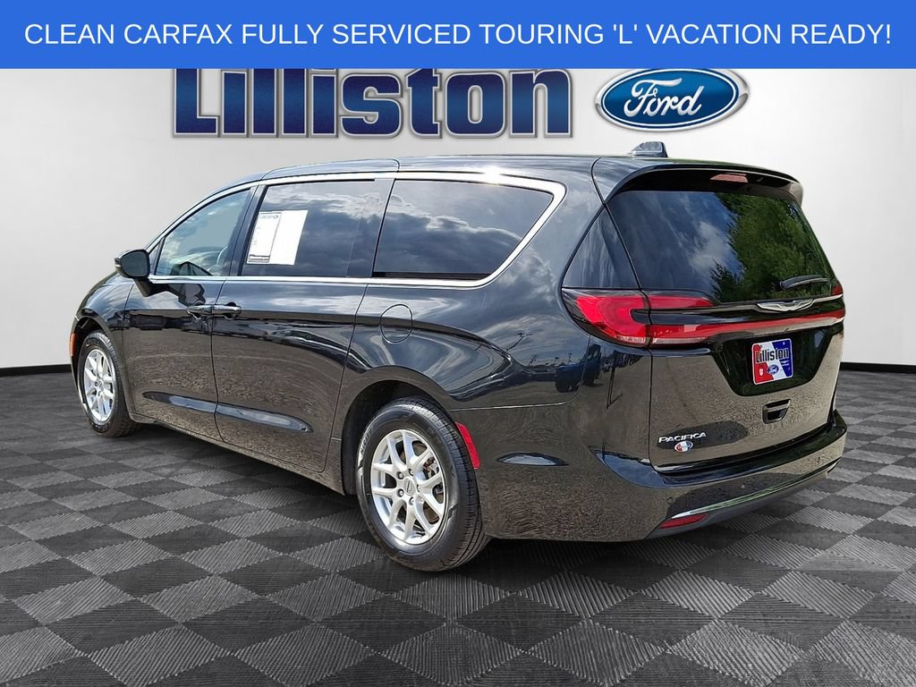 Used 2023 Chrysler Pacifica Touring-L FWD image 6