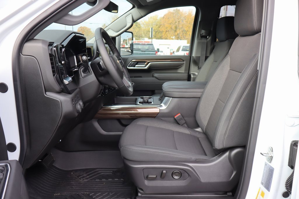 Used 2026 Chevrolet Silverado 2500 LT image 3