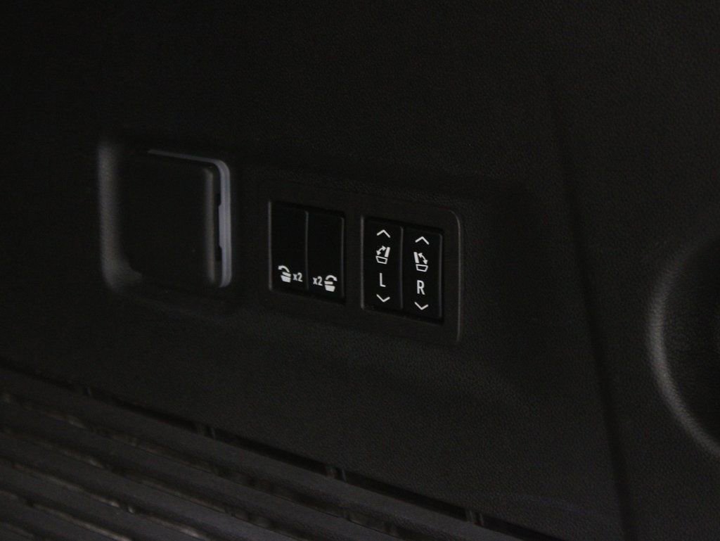 Used 2024 GMC Yukon XL SLT w/ SLT Luxury Package image 41