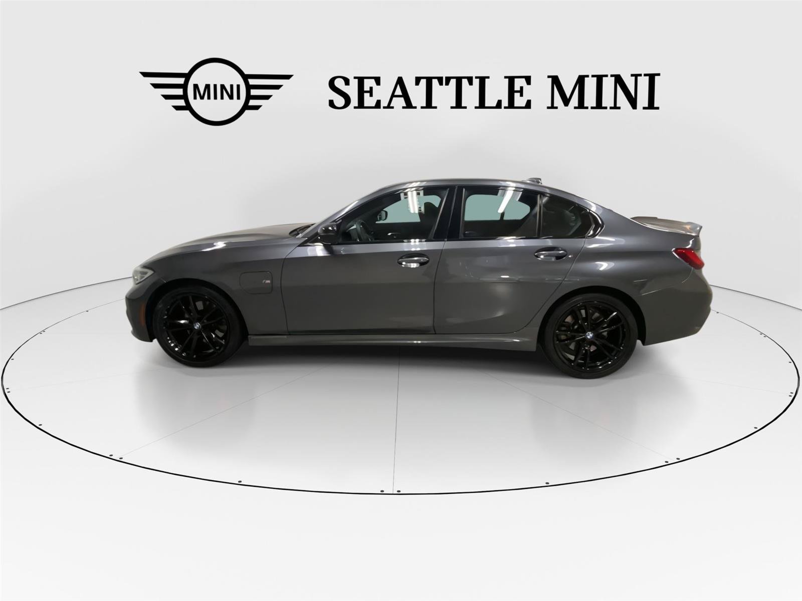 Used 2021 BMW 330e w/ M Sport Package RWD image 7