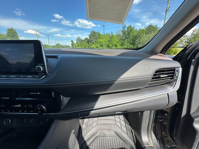 Used 2022 Nissan Rogue SV FWD image 16