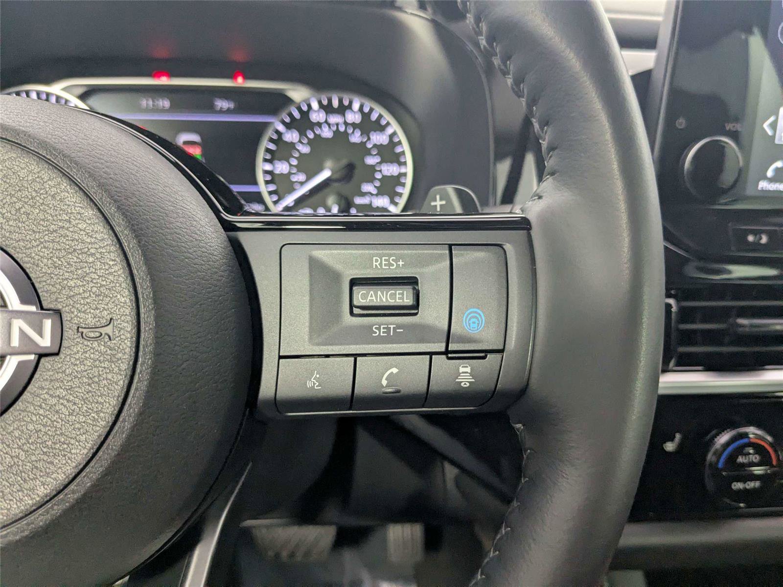 Used 2023 Nissan Pathfinder SL w/ Lighting Package (N92) image 16