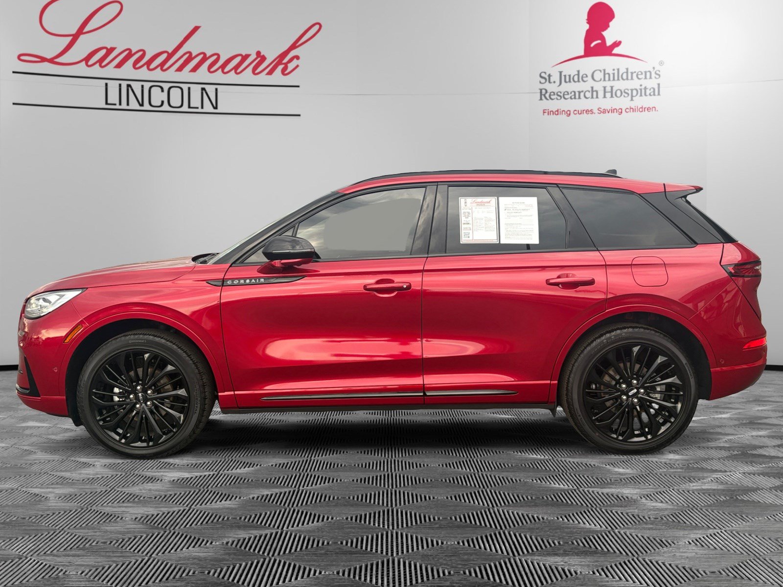Used 2024 Lincoln Corsair Reserve w/ Equipment Group 202A AWD/4WD image 2