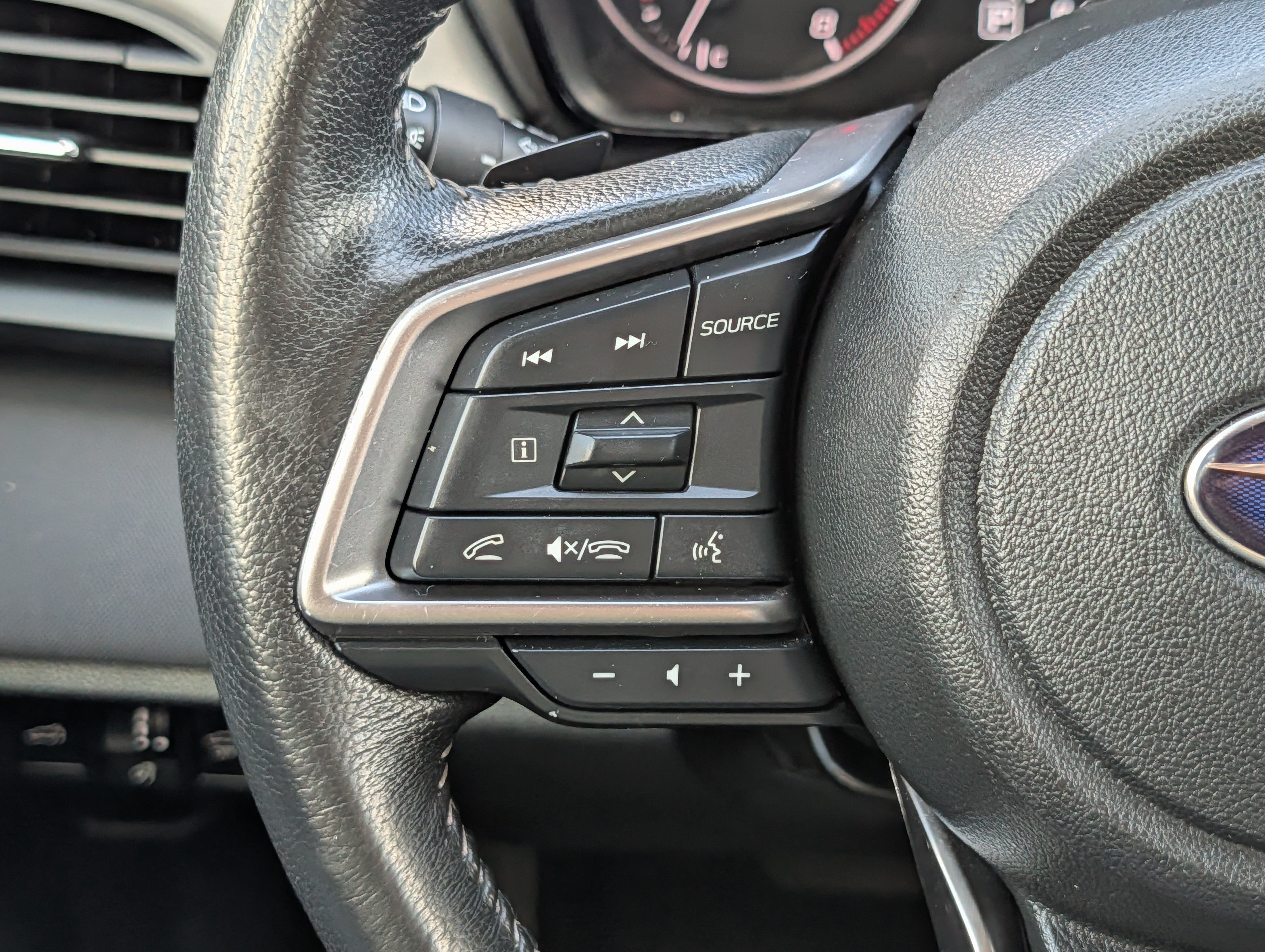 Used 2023 Subaru Outback Premium AWD/4WD image 31