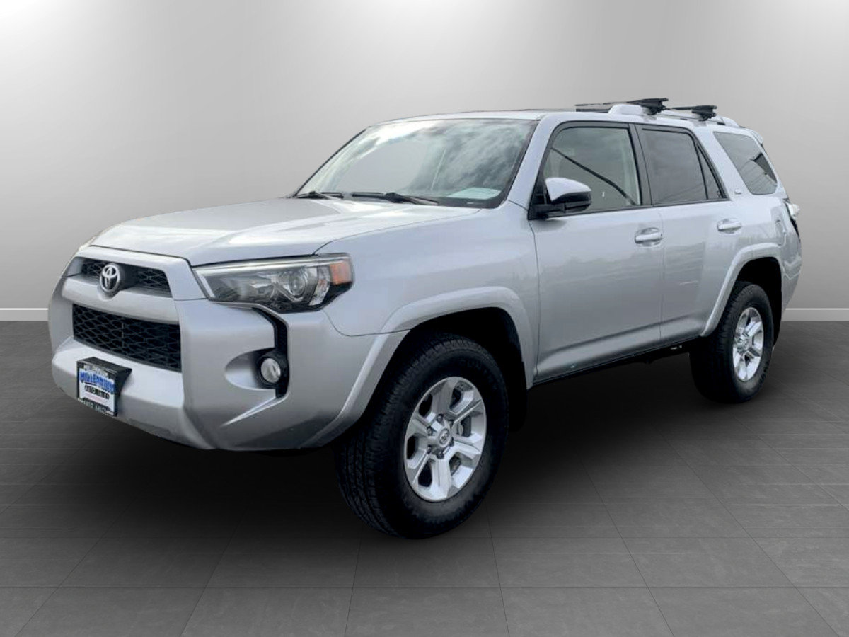 Used 2017 Toyota 4Runner SR5 AWD/4WD image 3