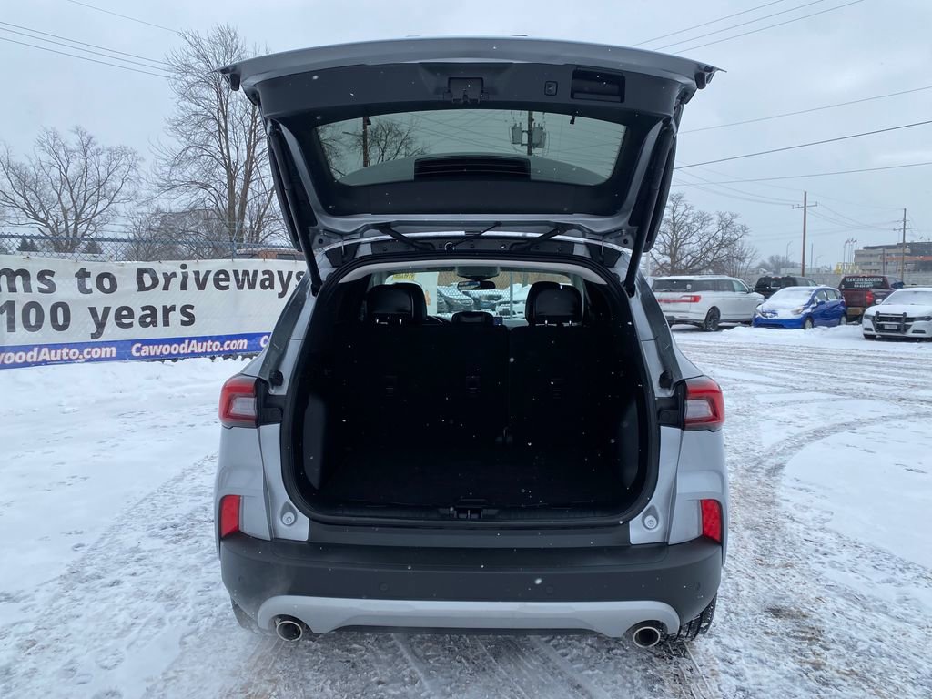 Used 2024 Ford Escape SE image 4