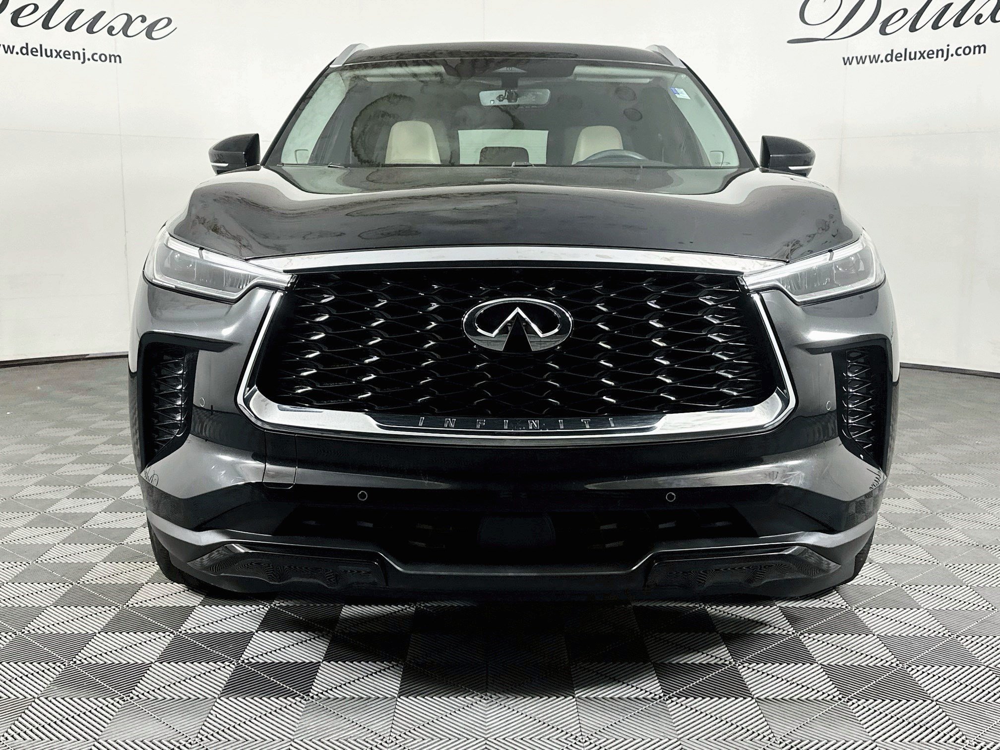 Used 2023 INFINITI QX60 Luxe w/ Performance Audio Package AWD/4WD image 2