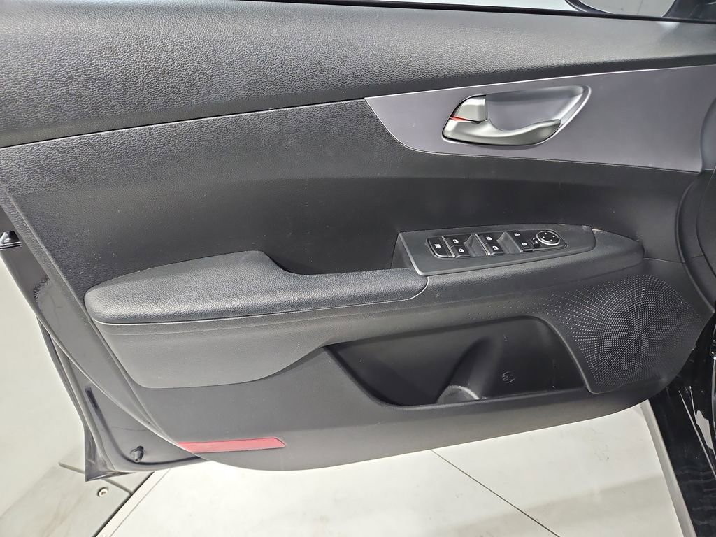 Used 2022 Kia Forte LXS image 11