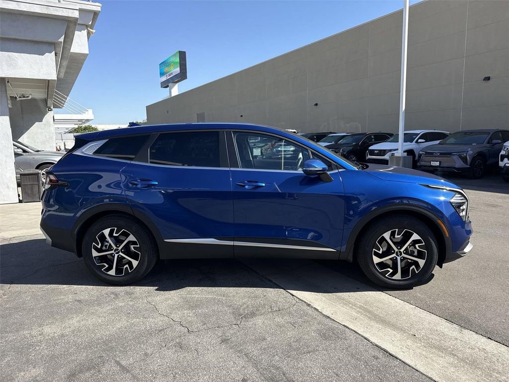 Used 2025 Kia Sportage EX image 2