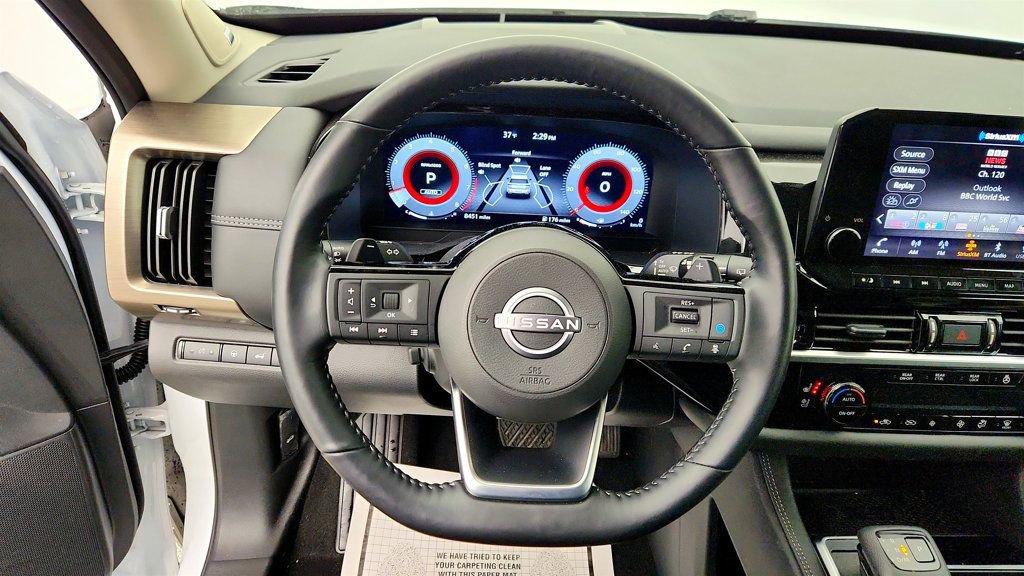 Used 2025 Nissan Pathfinder Platinum image 13