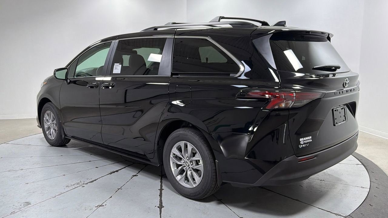 New 2026 Toyota Sienna LE image 7