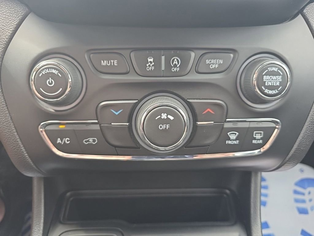 Used 2019 Jeep Cherokee Latitude w/ Popular Appearance Group image 25