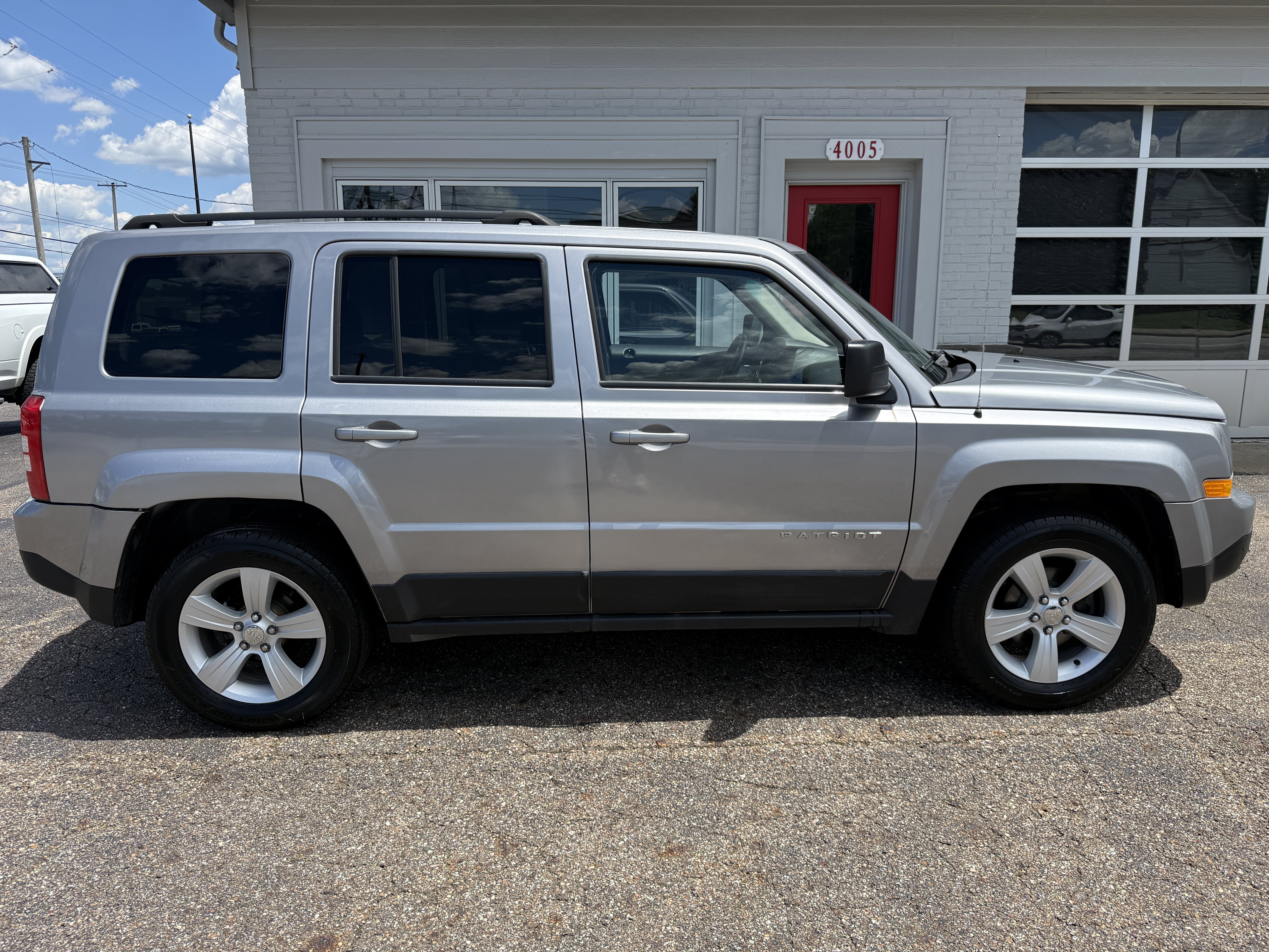 Used 2017 Jeep Patriot Latitude AWD/4WD image 6