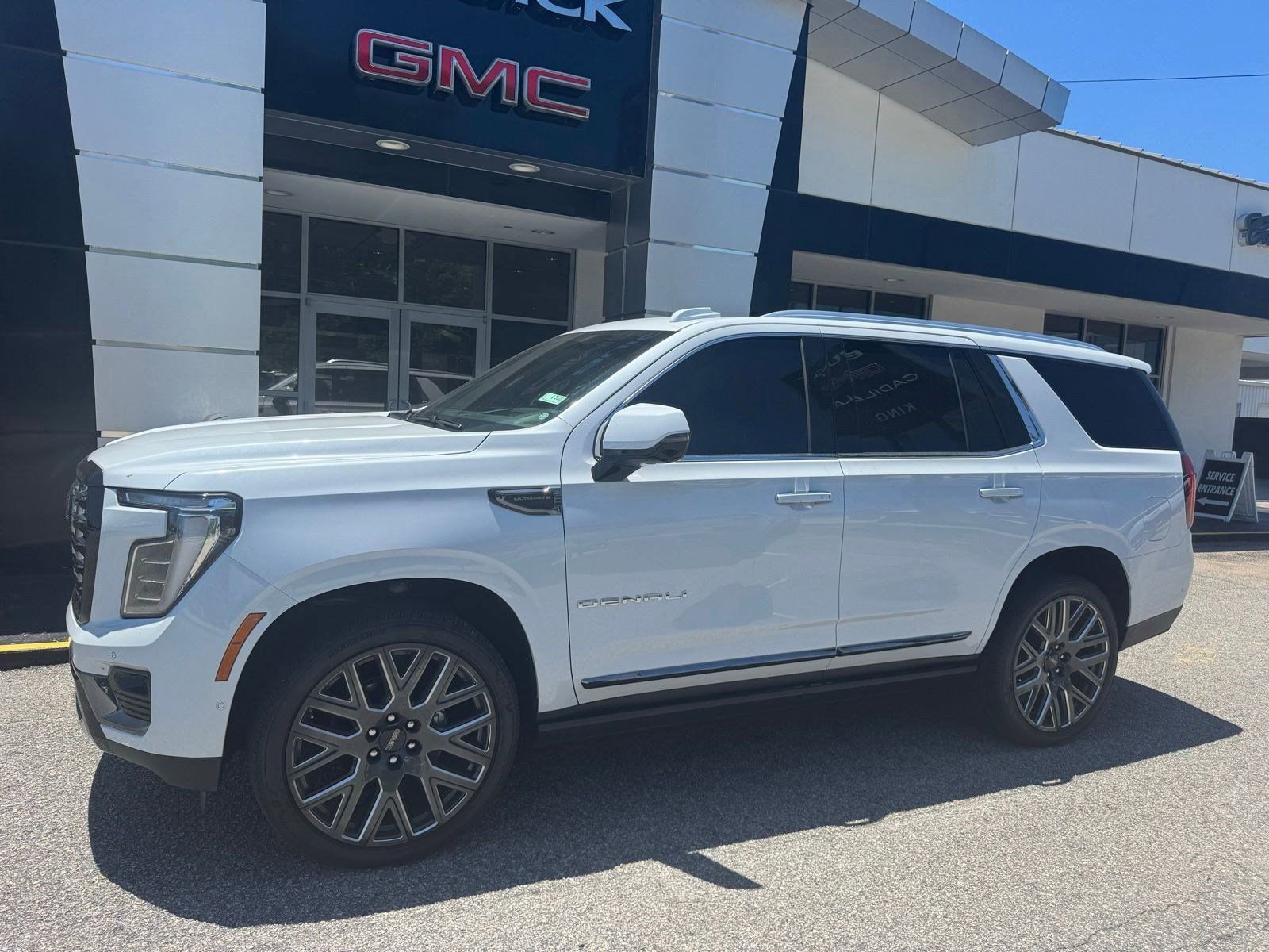 Certified 2026 GMC Yukon Denali Ultimate AWD/4WD image 2