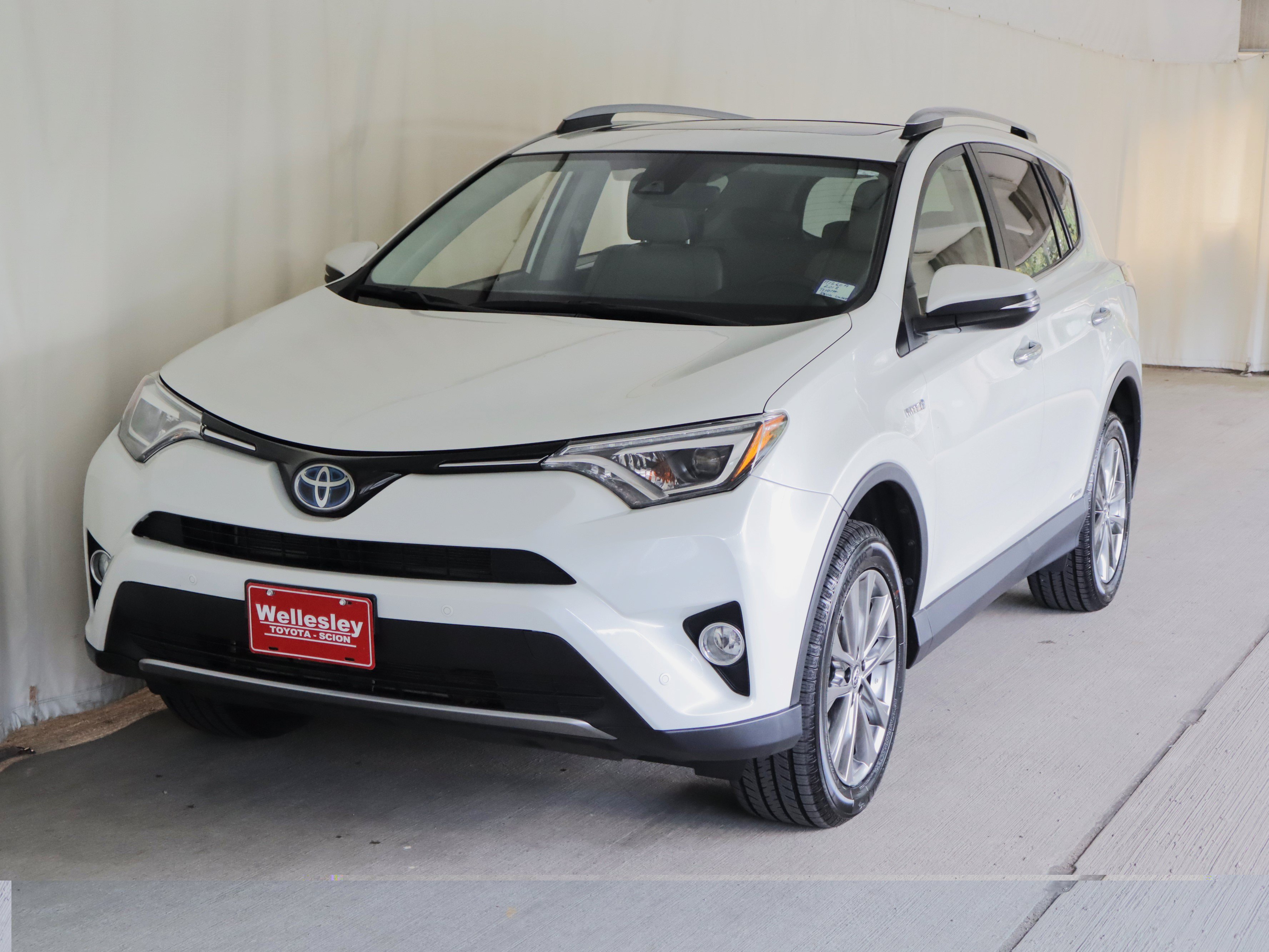 Used 2018 Toyota RAV4 Limited AWD/4WD image 24