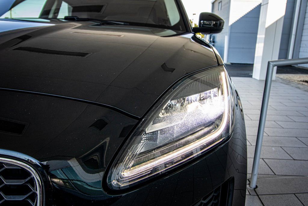 Used 2018 Jaguar E-PACE SE image 10