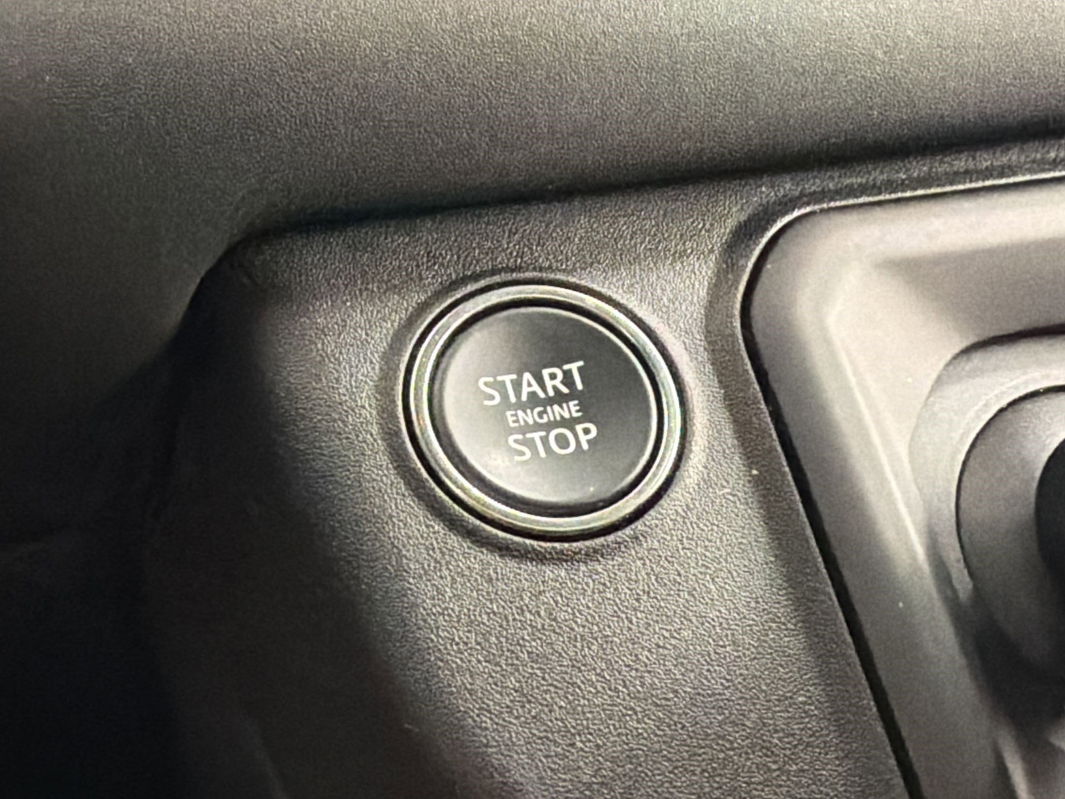 Used 2025 Land Rover Defender 110 S image 24