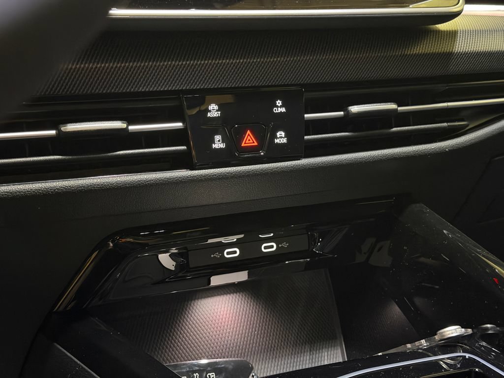 New 2026 Volkswagen GTI SE FWD image 18