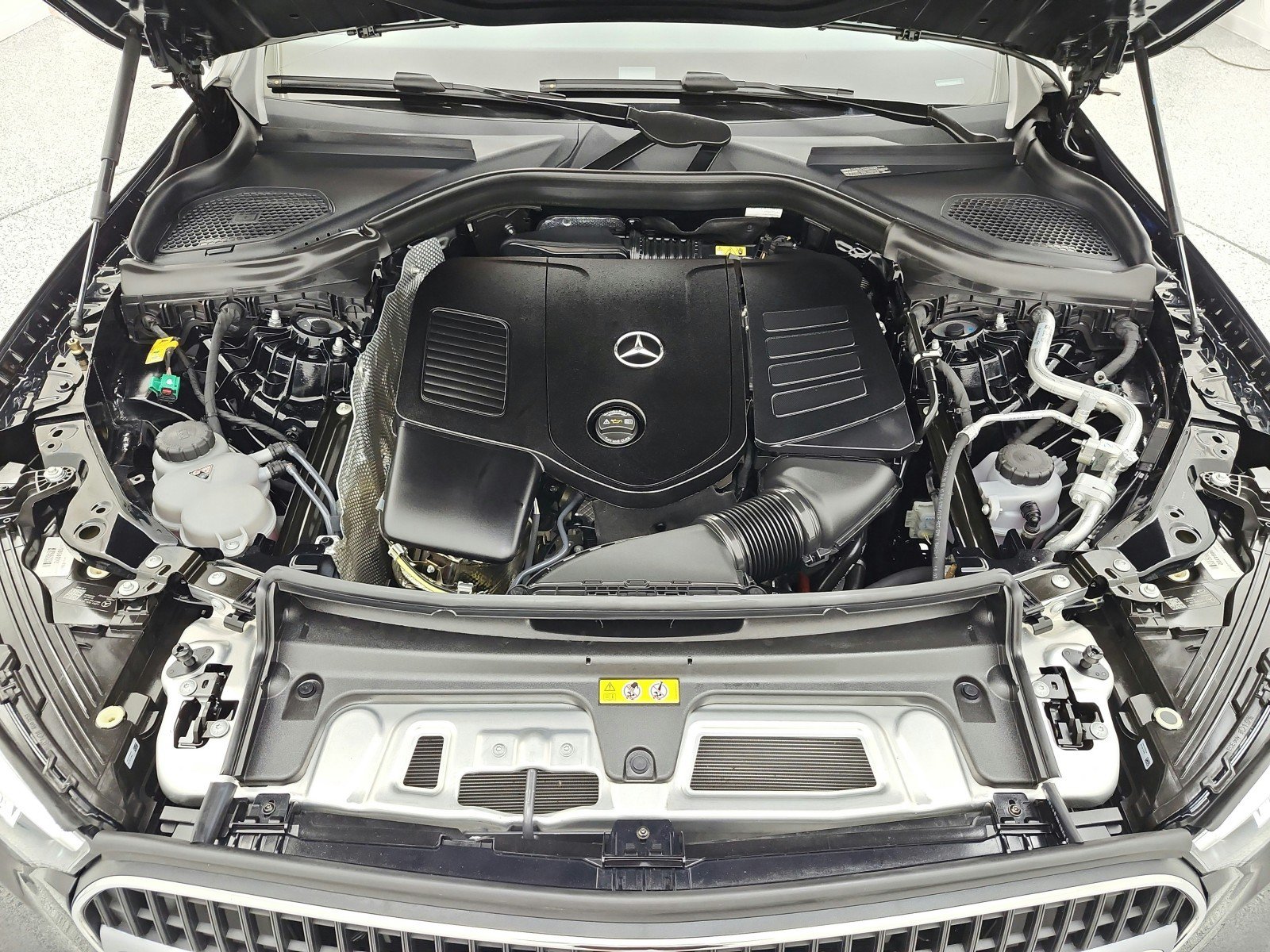 Used 2025 Mercedes-Benz GLC 350e 4MATIC image 16