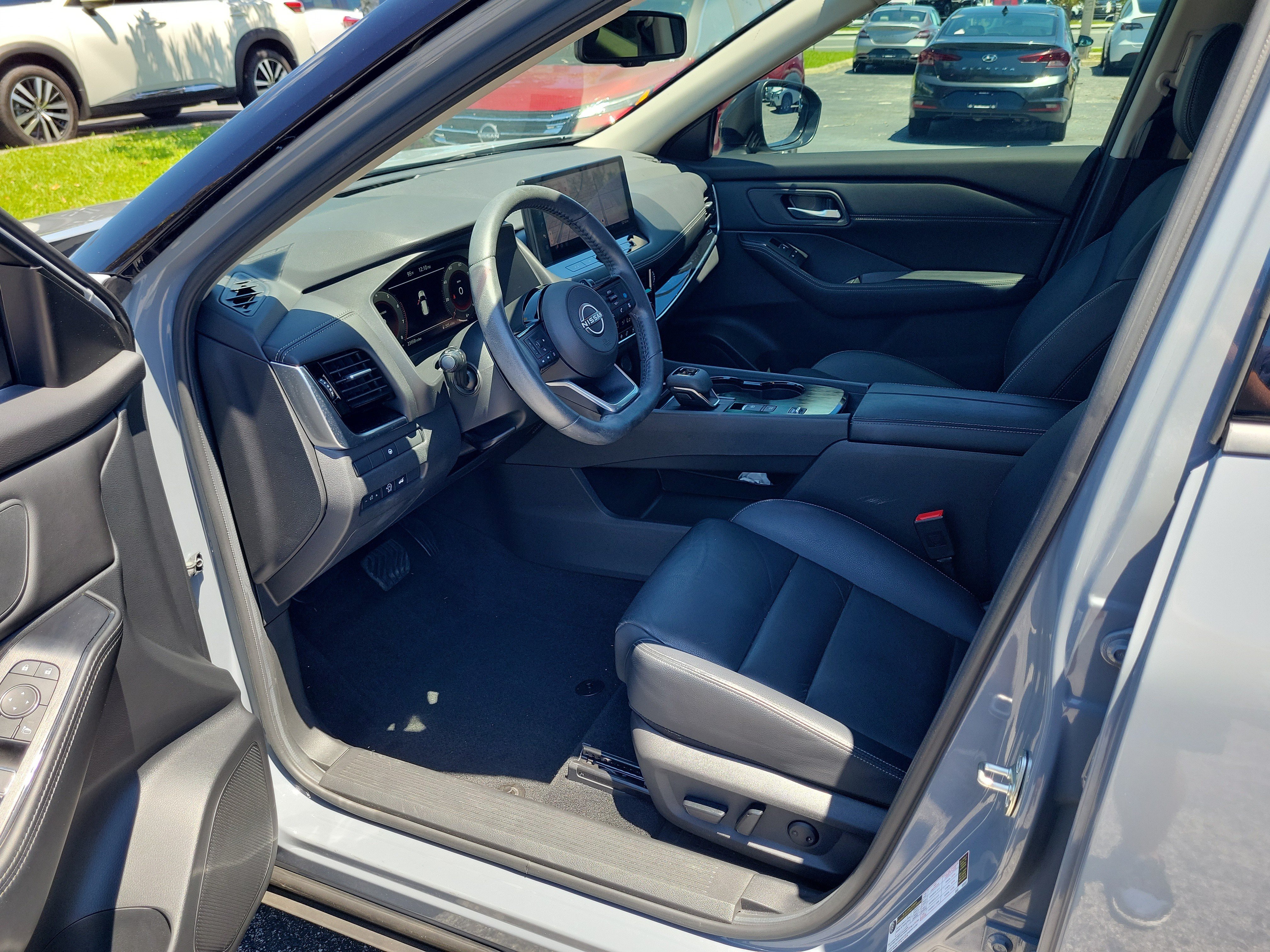 Certified 2024 Nissan Rogue SL FWD image 13