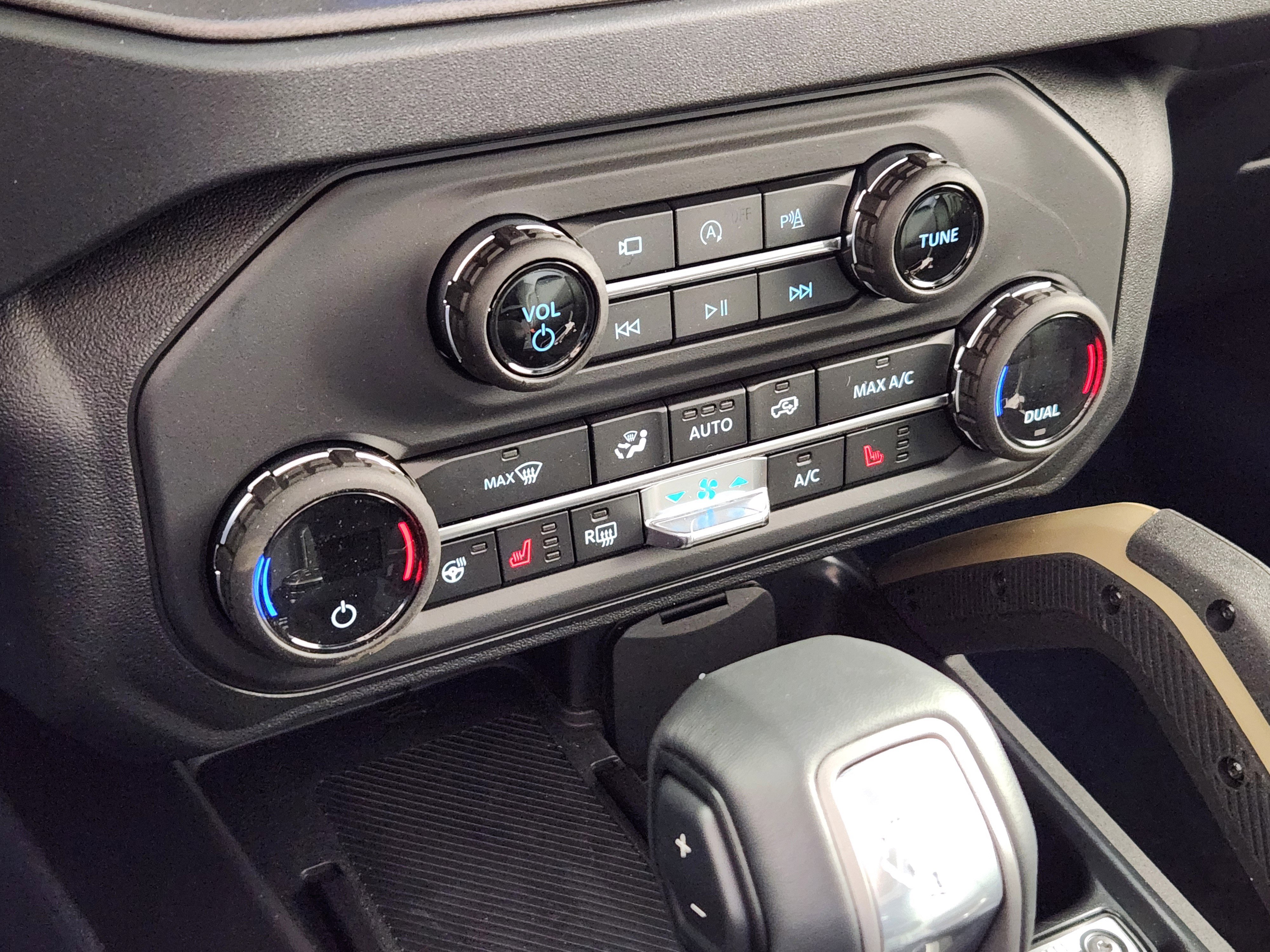 New 2025 Ford Bronco Badlands image 24