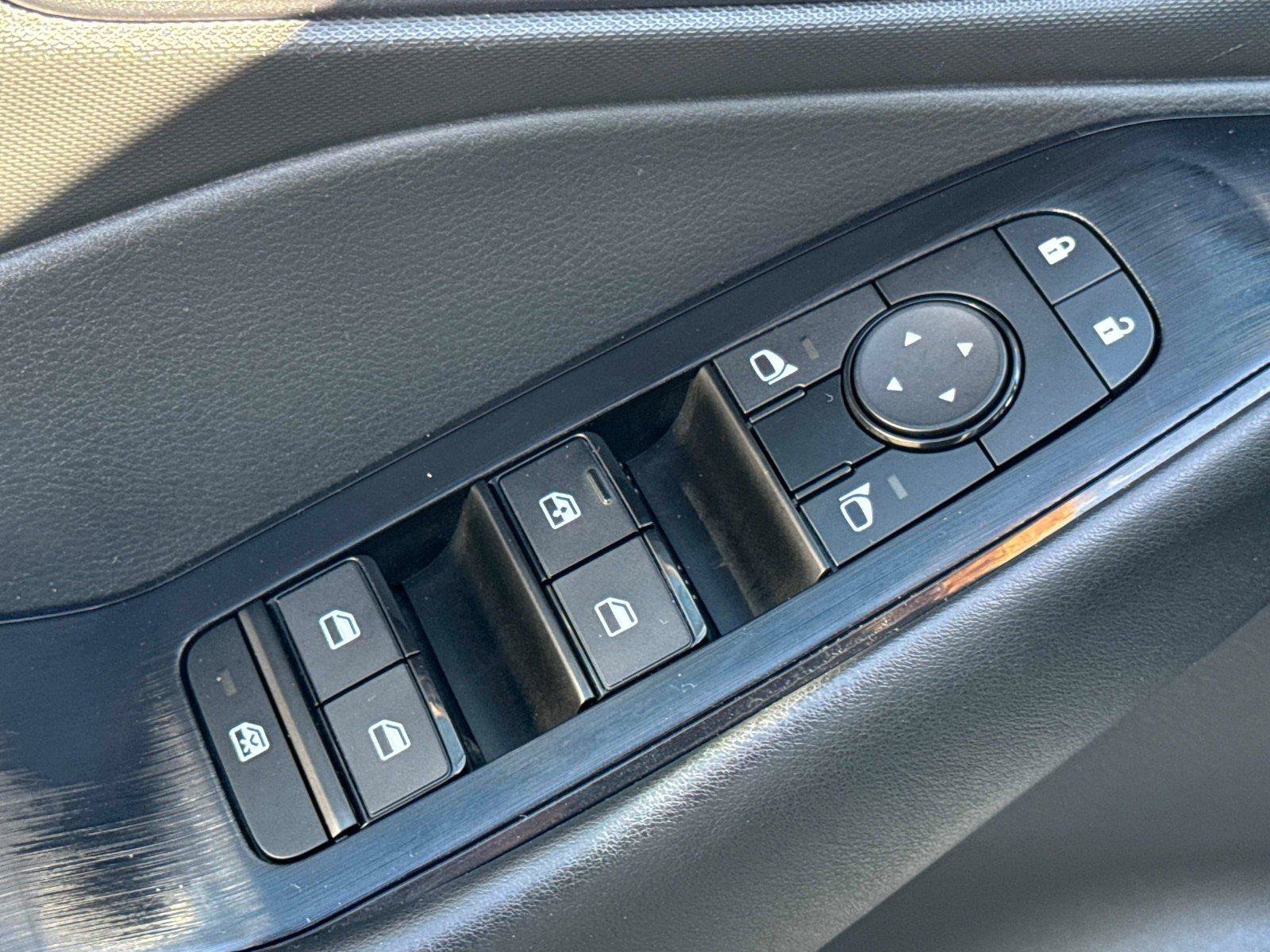 Used 2024 Nissan Rogue S FWD image 18