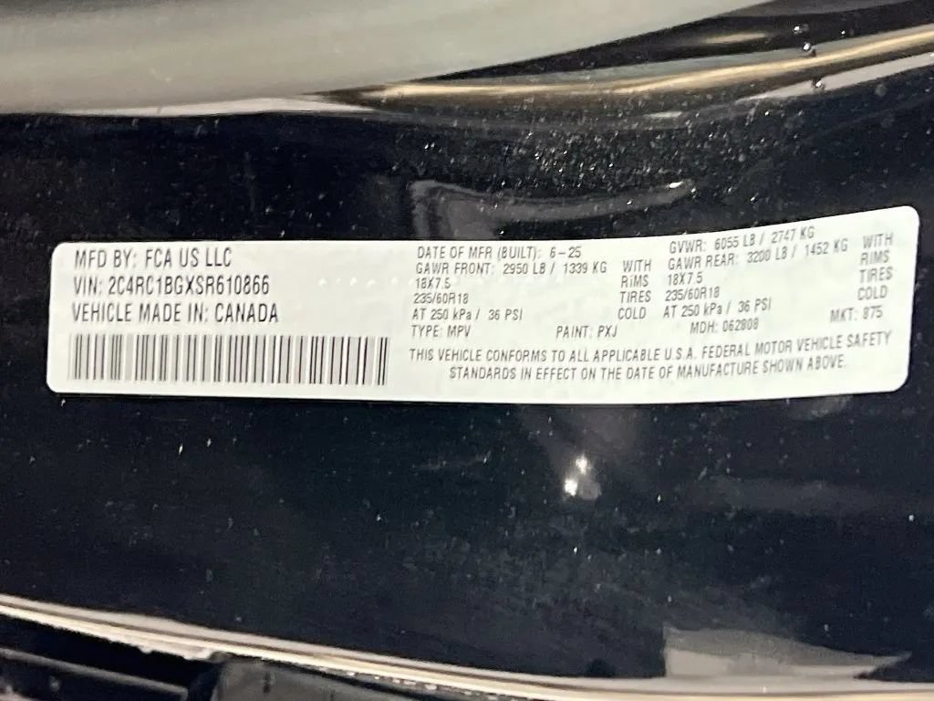 Used 2025 Chrysler Pacifica Select w/ Fav Edition Package FWD image 33
