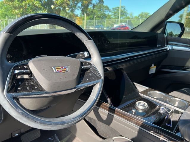 Used 2025 Cadillac Escalade Premium Luxury w/ LPO, Floor Liner Package AWD/4WD image 13