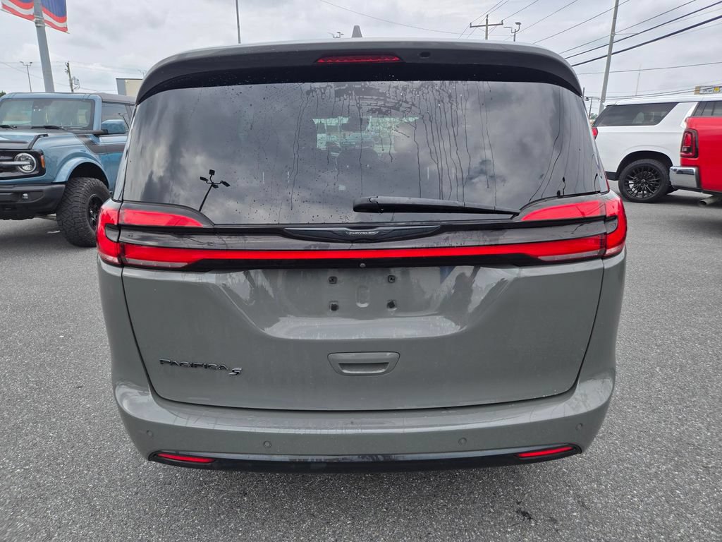 Used 2021 Chrysler Pacifica Touring w/ S Appearance Package FWD image 10