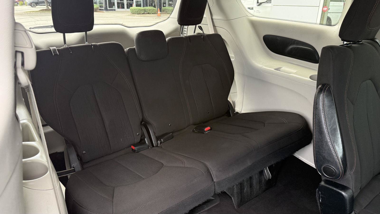 Used 2017 Chrysler Pacifica LX FWD image 16