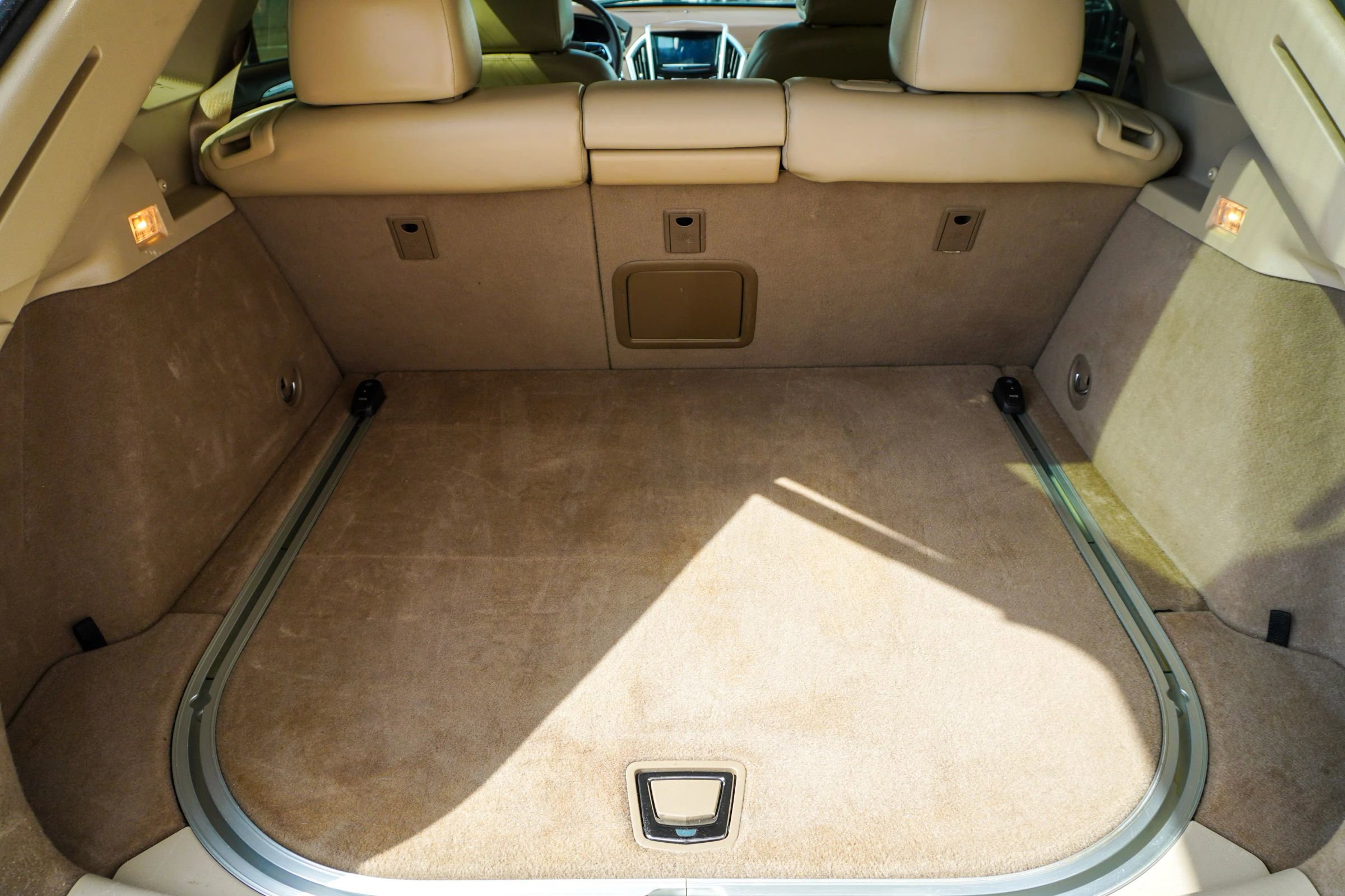 Used 2016 Cadillac SRX Luxury w/ Driver Awareness Package image 20