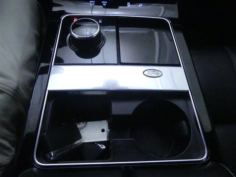 Used 2018 Land Rover Range Rover Velar R-Dynamic SE image 19