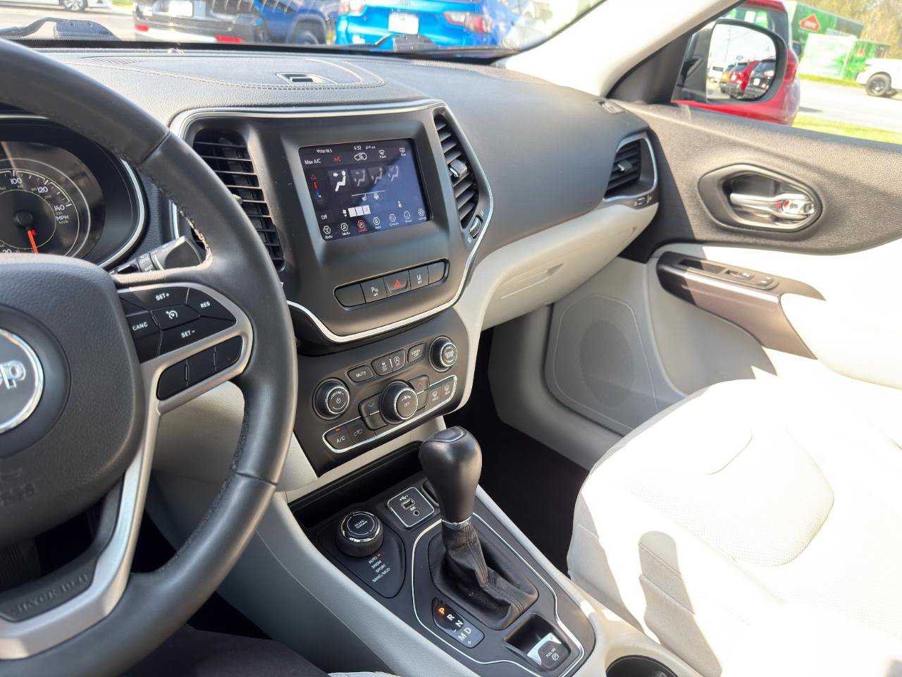 Used 2021 Jeep Cherokee Latitude Lux w/ Sun & Sound Group AWD/4WD image 45