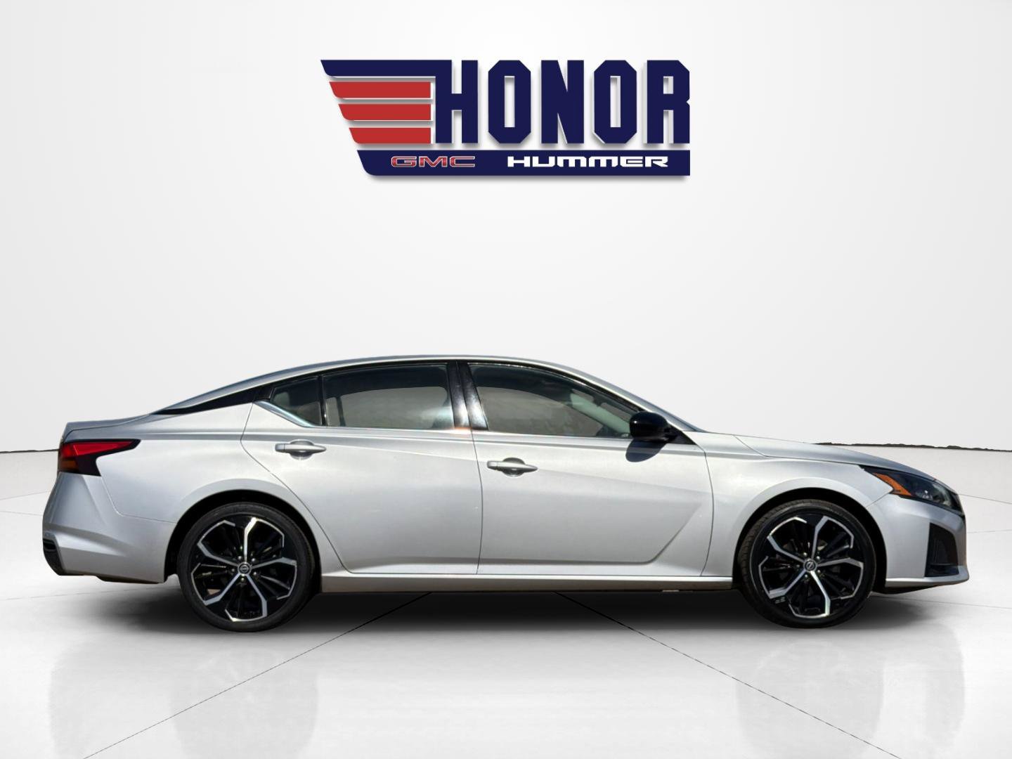 Used 2024 Nissan Altima 2.5 SR FWD image 3