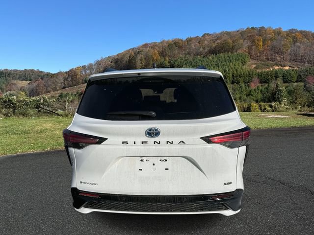 Used 2025 Toyota Sienna XSE image 6