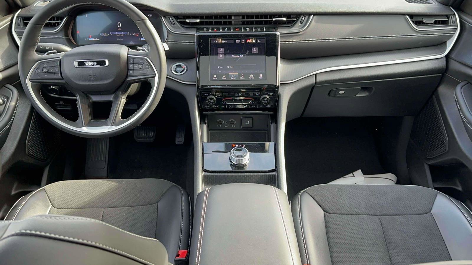 Used 2024 Jeep Grand Cherokee Altitude image 12