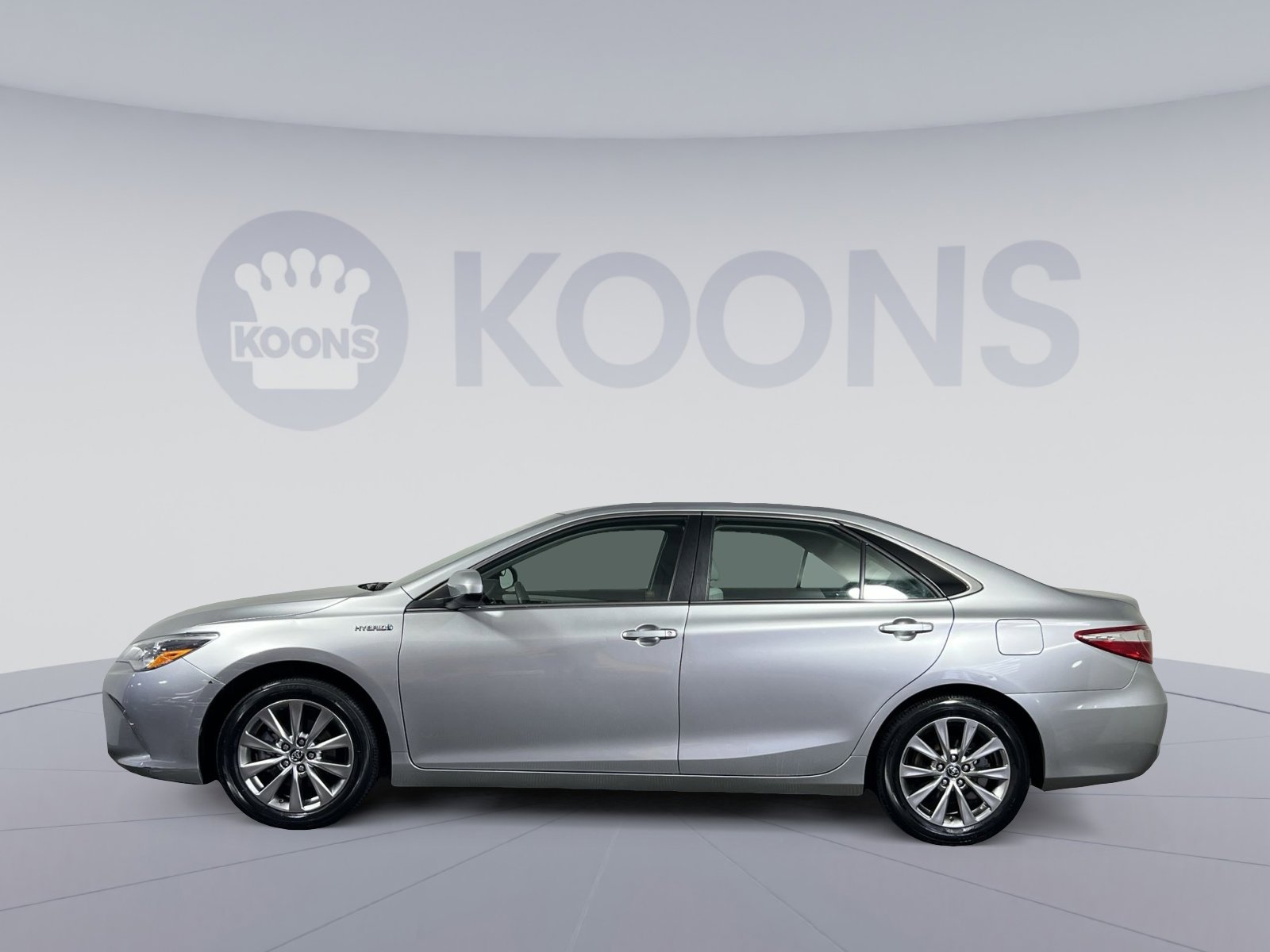 Used 2017 Toyota Camry XLE w/ Moonroof Package FWD image 7