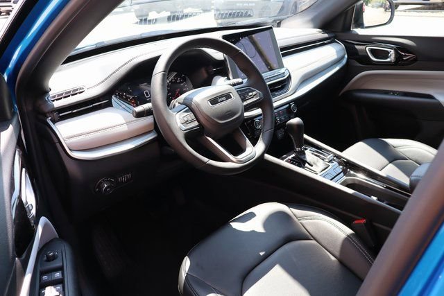 New 2025 Jeep Compass Limited image 11
