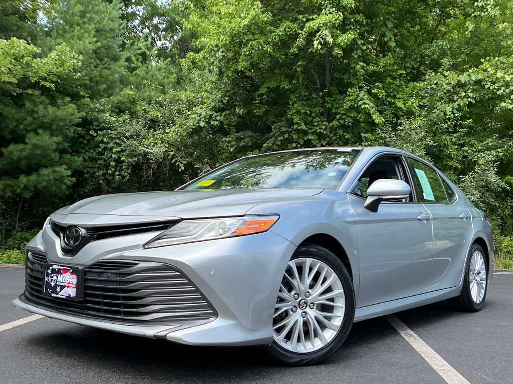 Used 2018 Toyota Camry XLE FWD image 1