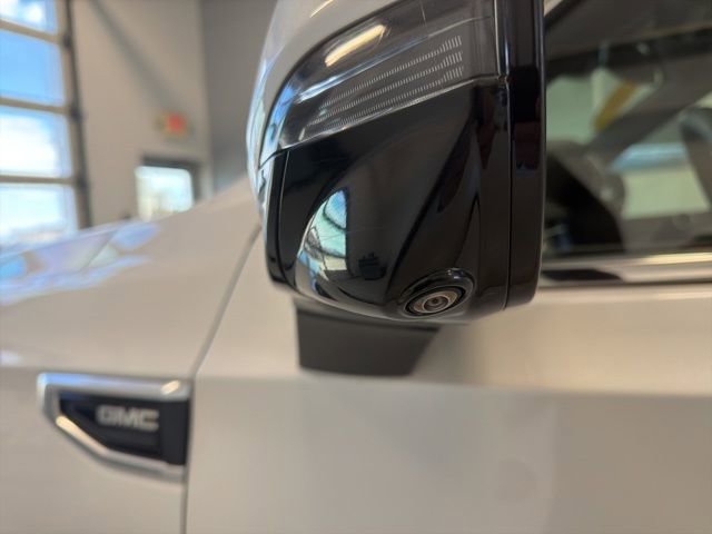 Used 2023 GMC Yukon Denali AWD/4WD image 14