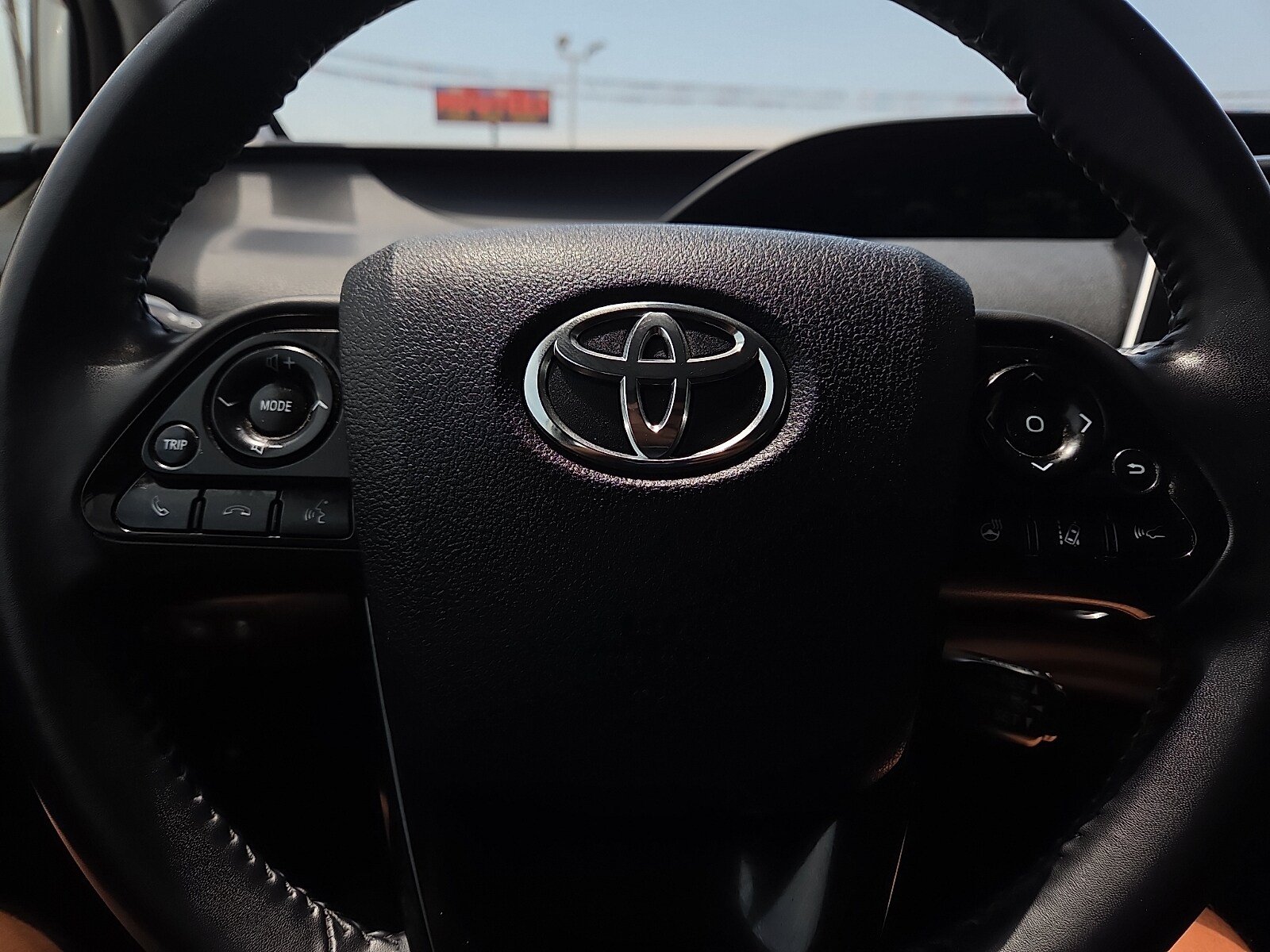 Used 2022 Toyota Prius XLE FWD image 12