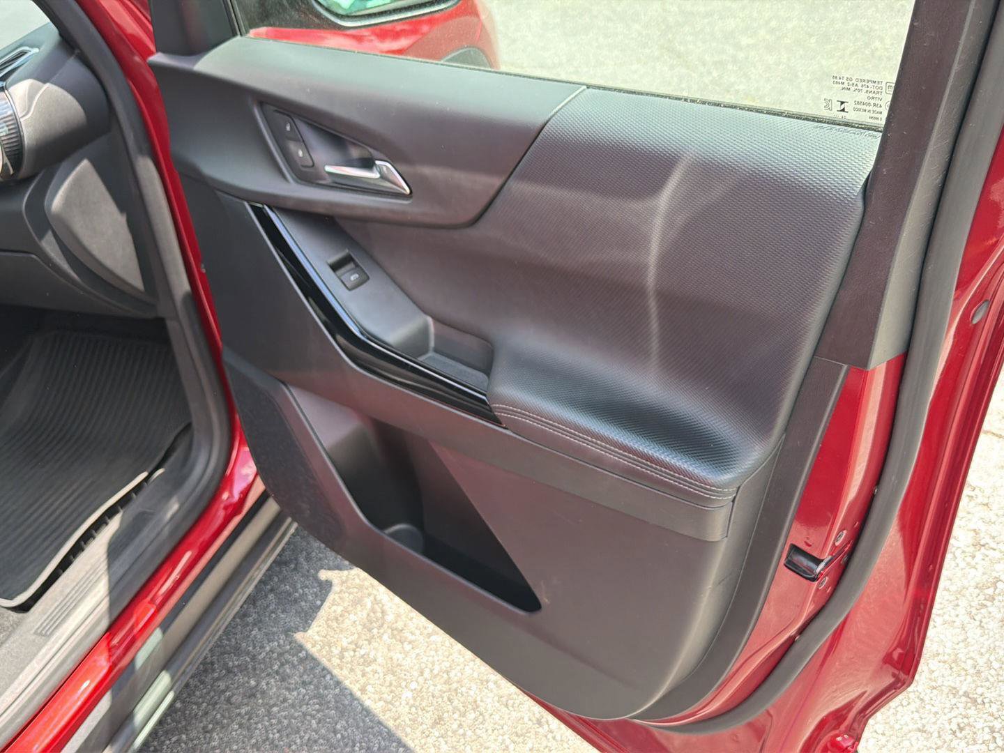 Used 2025 Chevrolet Equinox LT FWD image 14