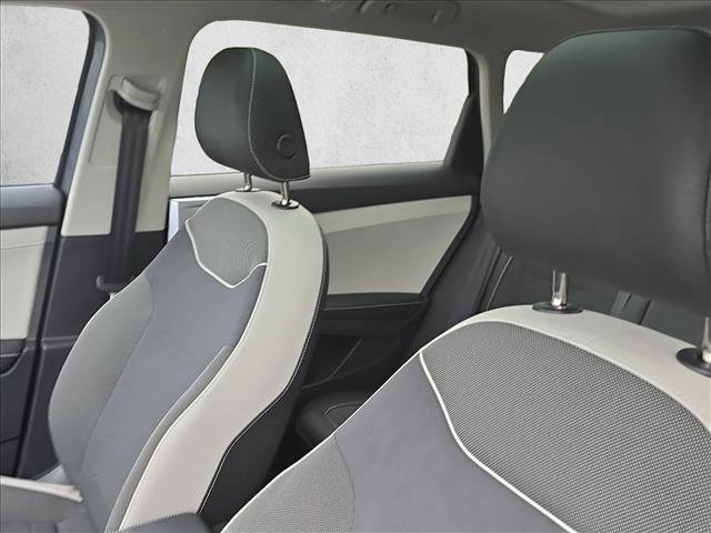 Used 2025 Volkswagen Taos SE image 16