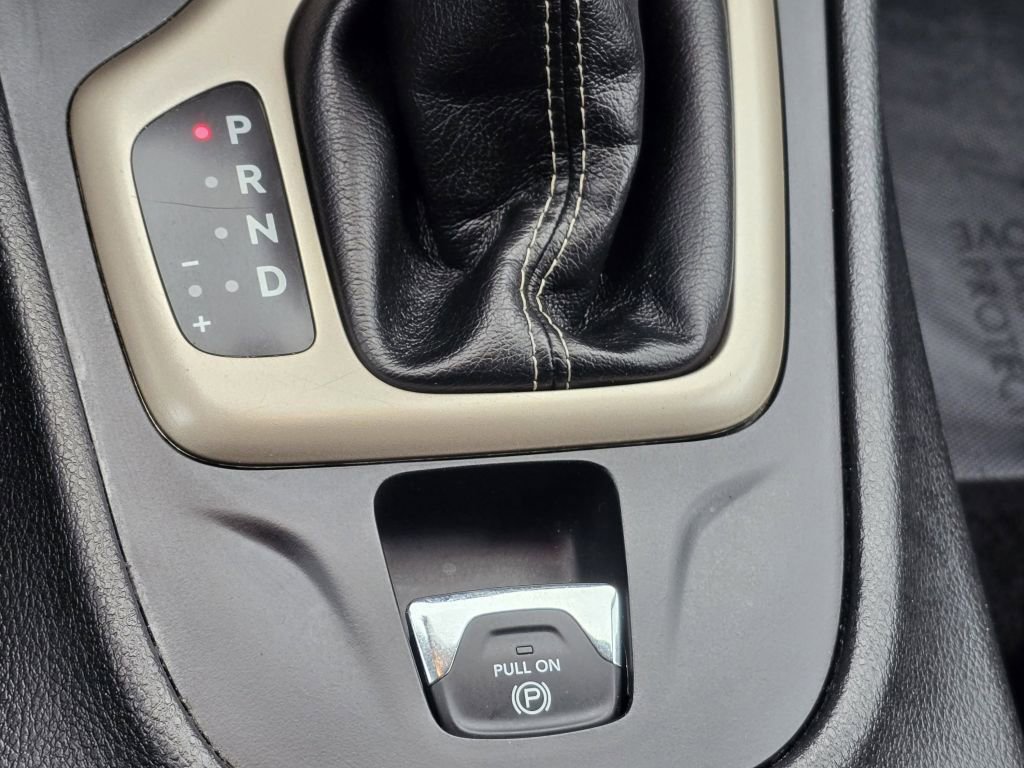 Used 2018 Jeep Cherokee Latitude AWD/4WD image 30