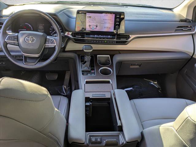 Used 2021 Toyota Sienna XLE image 17